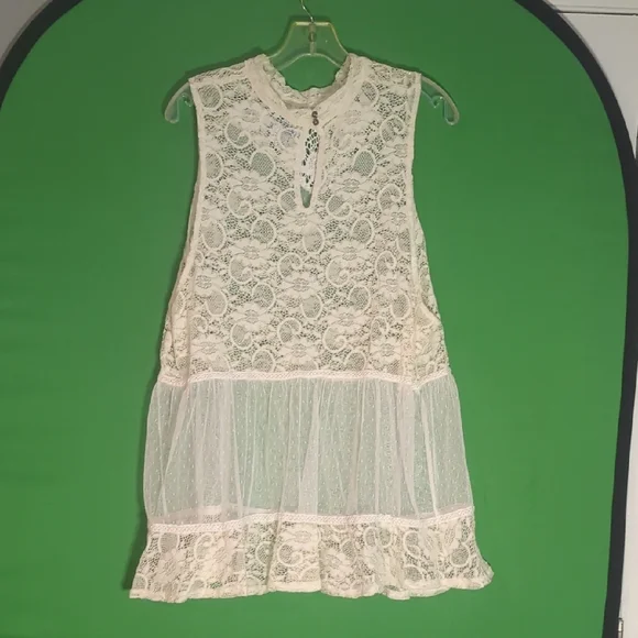 Elegant Cream Lace Tank Top - Picture 3 of 4